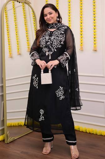 Black stylish blooming georgette kurti set with embroidered dupatta & cotton bottom – ready-to-wear ethnic wear