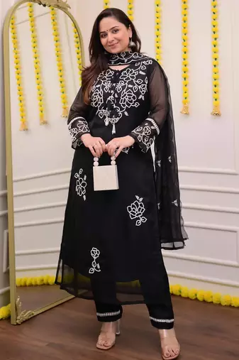 Black stylish blooming georgette kurti set with embroidered dupatta & cotton bottom – ready-to-wear ethnic wear