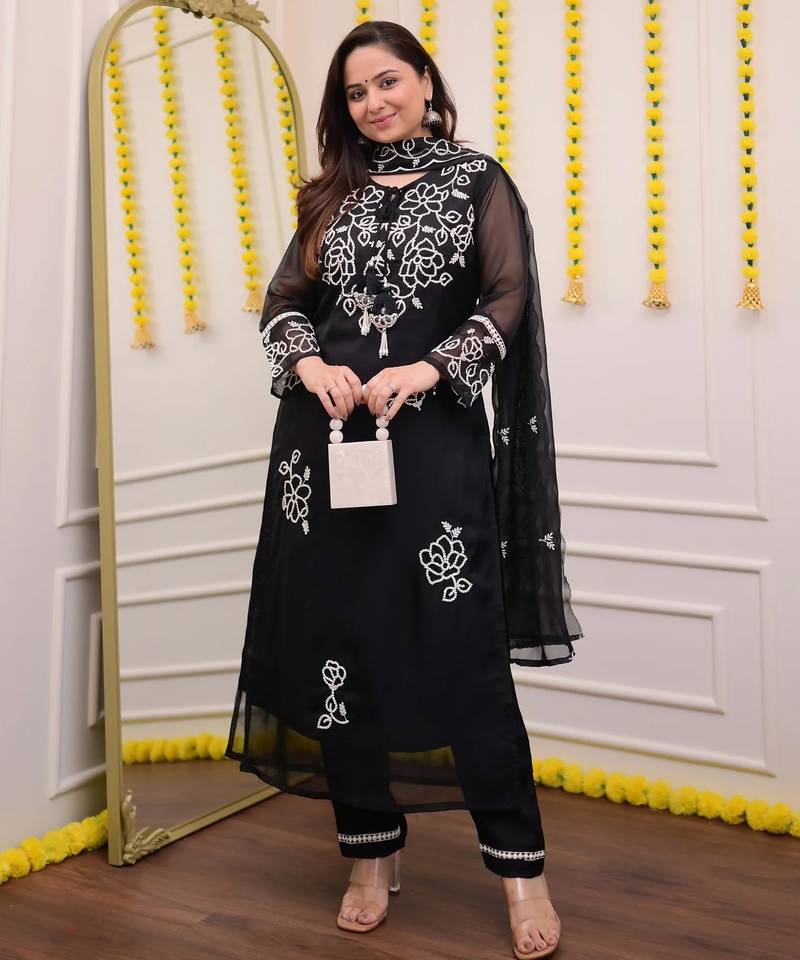 Black stylish blooming georgette kurti set with embroidered dupatta & cotton bottom – ready-to-wear ethnic wear