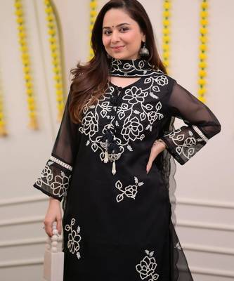 Blackblooming georgette kurti set with embroidered dupatta & cotton bottomethnic wear 2