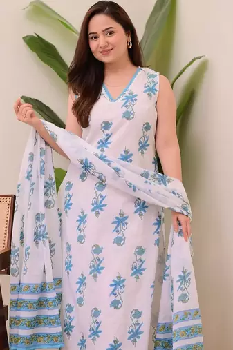 Whitesleeveless rayon slub kurti set with printed organza dupatta & stitched bottomethnic wear
