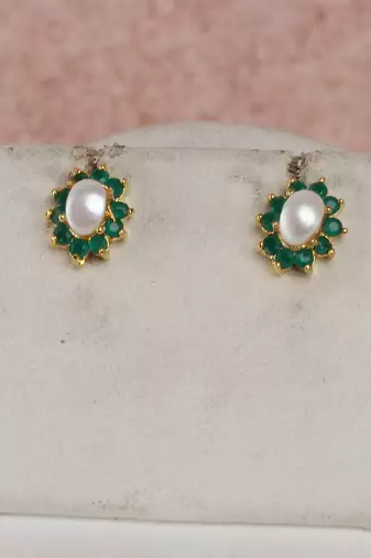 pearl necklace set with emerald green floral accent pendant