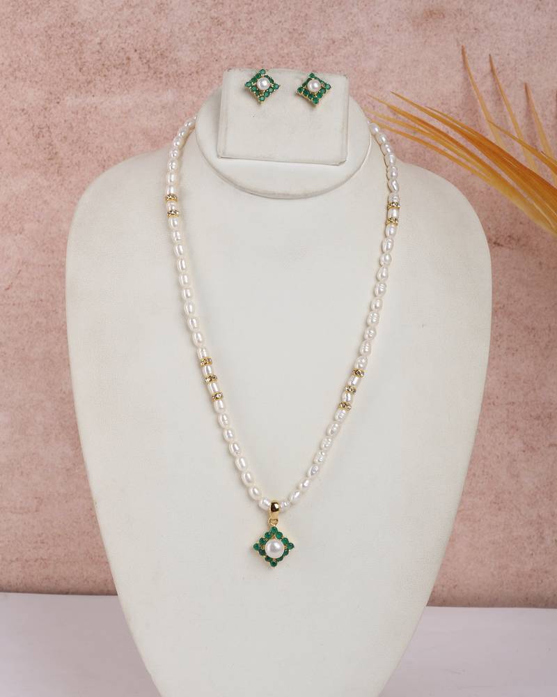 pearl necklace with emerald accent pendant & stud earrings