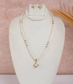 minimal pearl necklace set with classic pearl pendant design