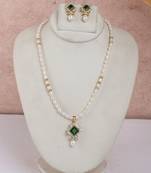 pearl necklace set with emerald green stone pendant