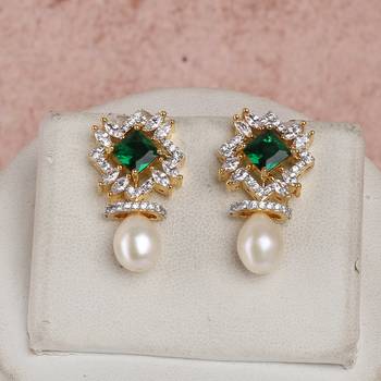 pearl necklace set with emerald green stone pendant 2