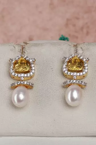 elegant pearl necklace set with yellow stone drop pendant