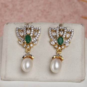 pearl necklace set with emerald stone pendant 2