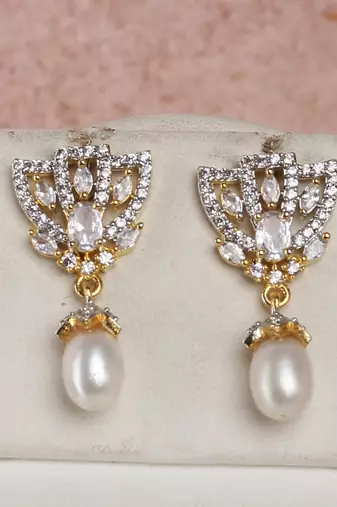 pearl necklace set with gold accent pendant