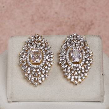 golden pearl necklace set with statement pendant 2