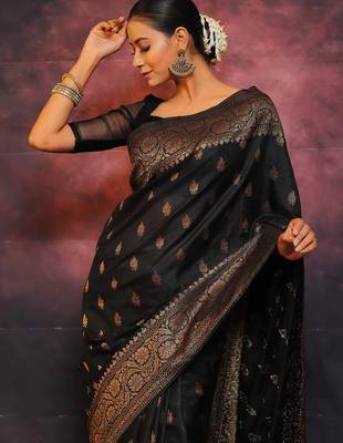 Black silk blend banarasi saree with unstitched blouse piece 3