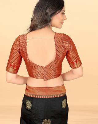 Black red silk blend banarasi saree with unstitched blouse piece 5