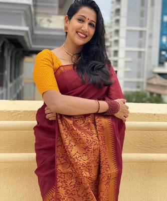 Maroon silk blend banarasi saree with unstitched blouse piece 3