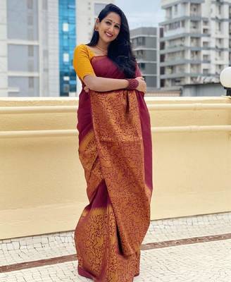 Maroon silk blend banarasi saree with unstitched blouse piece 5