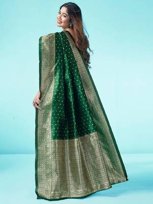 Green silk blend banarasi saree with unstitched blouse piece 3