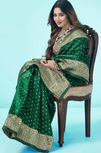 Green silk blend banarasi saree with unstitched blouse piece