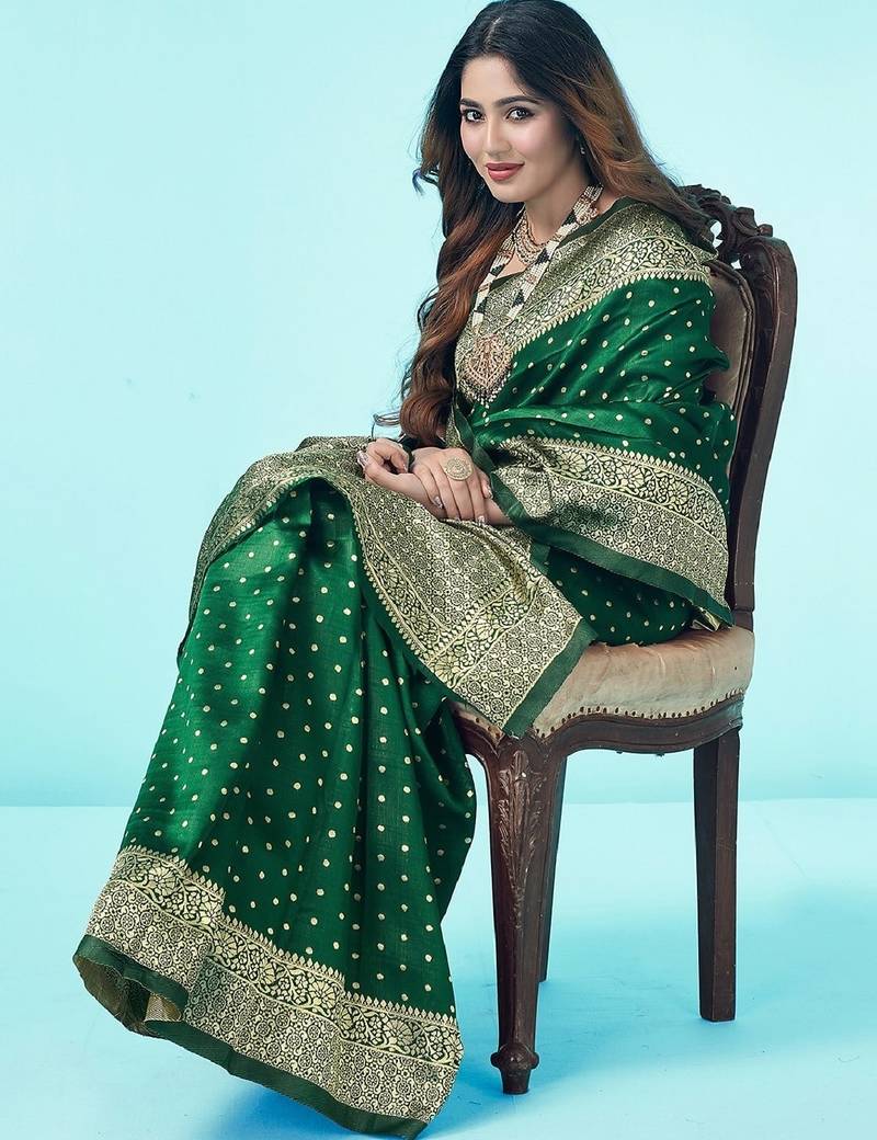Green soft silk blend banarasi jacuard work designer party wear saree with unstitched blouse piece