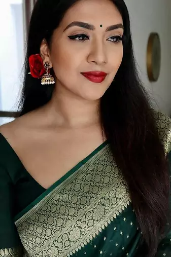 Green silk blend banarasi saree with unstitched blouse piece