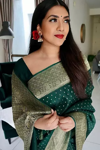 Green silk blend banarasi saree with unstitched blouse piece