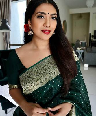 Green silk blend banarasi saree with unstitched blouse piece 4