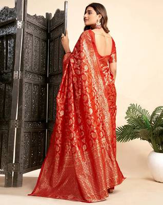 Black silk blend banarasi saree with unstitched blouse piece 3