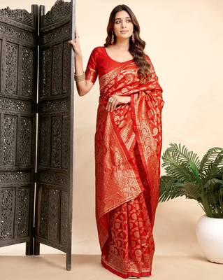 Black silk blend banarasi saree with unstitched blouse piece 4