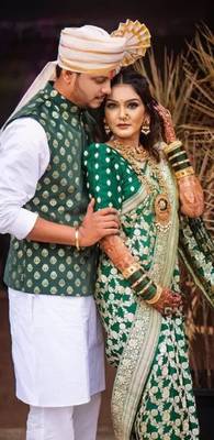 Green silk blend banarasi saree with unstitched blouse piece 2