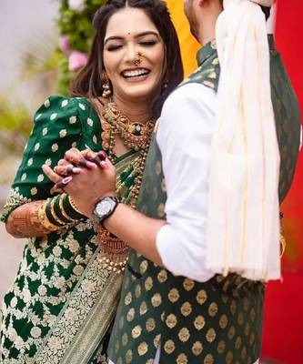 Green silk blend banarasi saree with unstitched blouse piece 4