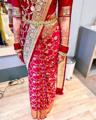 Red silk blend banarasi saree with unstitched blouse piece 3