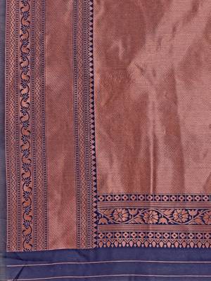 Blue silk blend banarasi saree with unstitched blouse piece 5