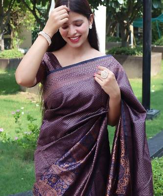 Blue silk blend banarasi saree with unstitched blouse piece 4