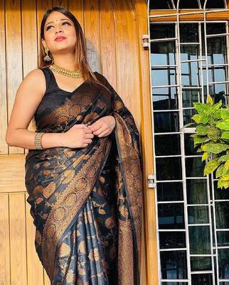 Black silk blend banarasi saree with unstitched blouse piece 4