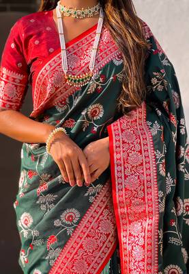 Green banarasi silk zari woven saree with contrast blouse piece 3