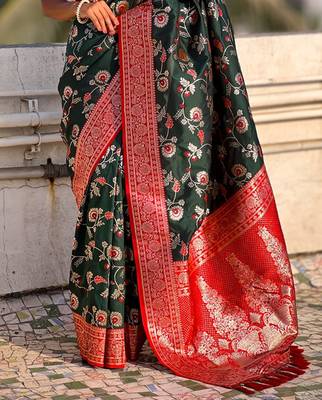 Green banarasi silk zari woven saree with contrast blouse piece 5