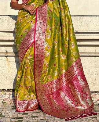 Green banarasi silk zari woven saree with contrast blouse piece 5