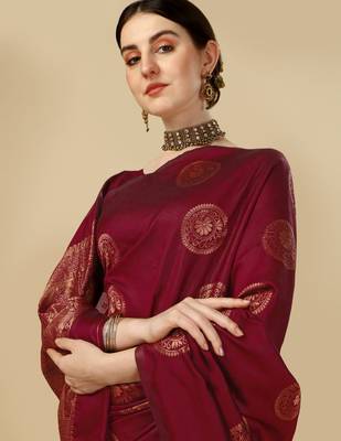 Maroon silk blend banarasi saree with unstitched blouse piece 3