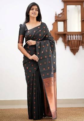 Black silk blend banarasi saree with unstitched blouse piece 4
