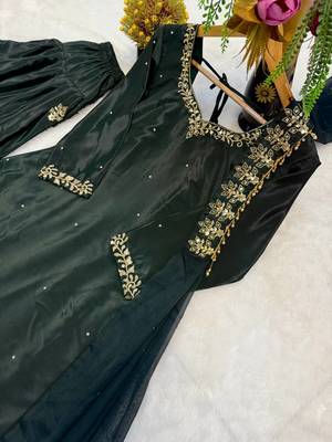 Green crep silk embroidered straight kurta dupatta salwar set 1