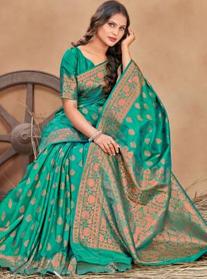 Green silk blend banarasi saree with unstitched blouse piece 3