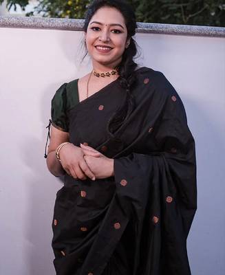 Black silk blend banarasi saree with unstitched blouse piece 3