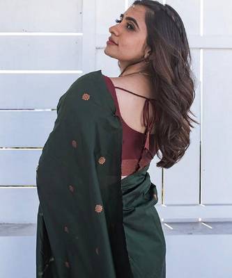 Green maroon silk blend banarasi saree with unstitched blouse piece 3