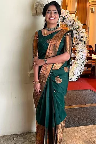Green silk blend banarasi saree with unstitched blouse piece