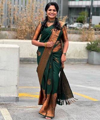 Green silk blend banarasi saree with unstitched blouse piece 3