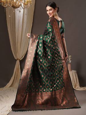 Green silk blend banarasi saree with unstitched blouse piece 3