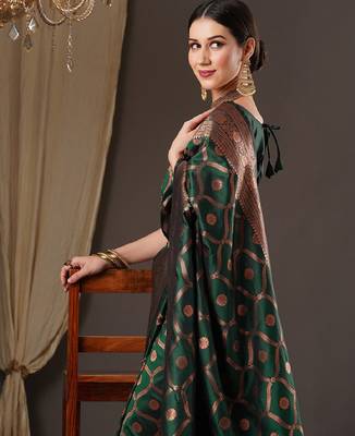 Green silk blend banarasi saree with unstitched blouse piece 4
