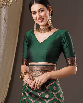 Green silk blend banarasi saree with unstitched blouse piece 5