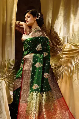 Green red silk blend banarasi saree with unstitched blouse piece