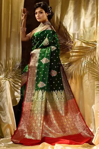 Green red silk blend banarasi saree with unstitched blouse piece