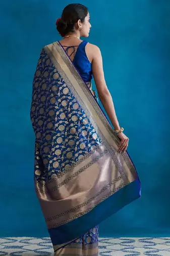 Morpich silk blend banarasi saree with unstitched blouse piece