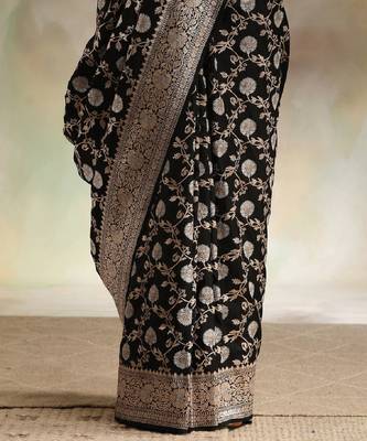 Black silk blend banarasi saree with unstitched blouse piece 4